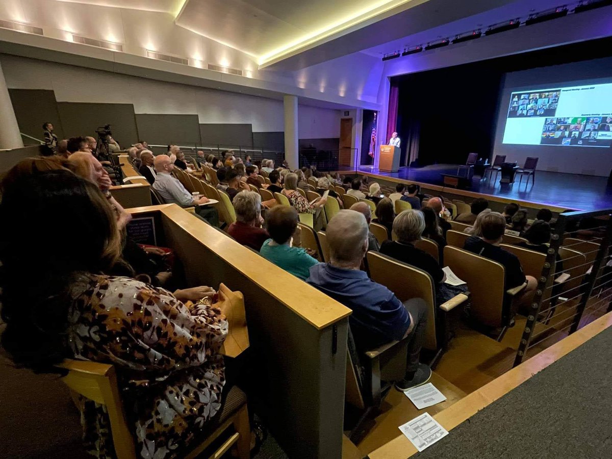 Thanks to the <a href="/mohistorymuseum/">Missouri History Museum</a> and <a href="/rodneycwilson/">Rodney Wilson</a> for the invitation to participate in this panel on celebrating LGBTQ+ History Month around the world. A nice way to celebrate the 30th anniversary of the start of @lgbtqhistorymonth in the U.S
#lgbtqhistorymonth