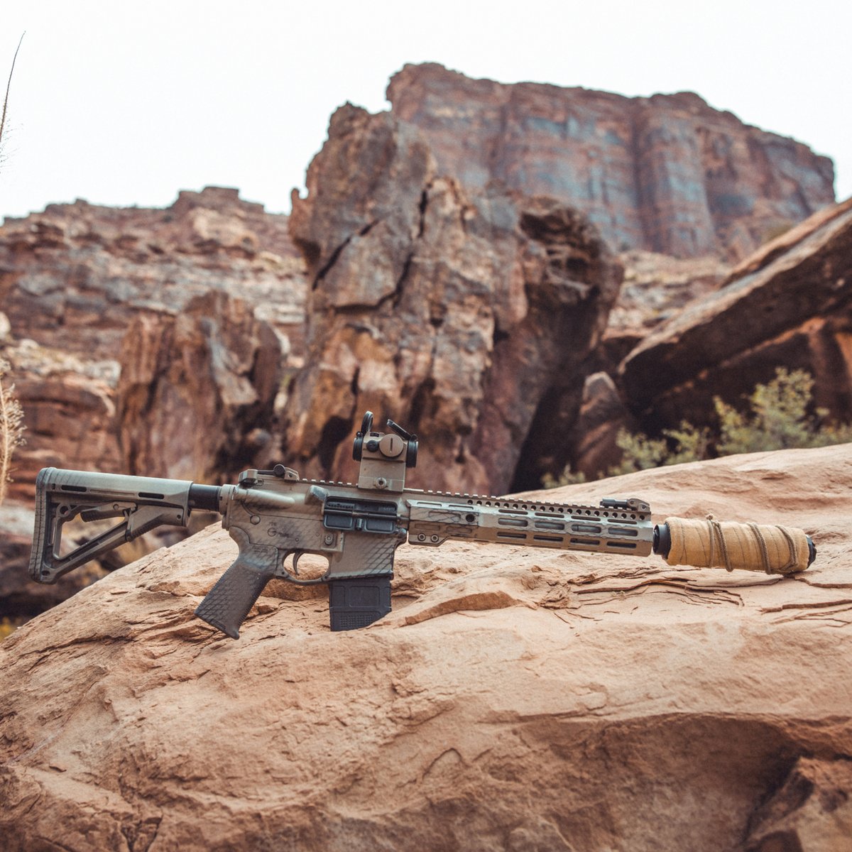 AimpointUSA's tweet image. New look, same unbeatable performance. 

The Aimpoint Micro T-2 in Flat Dark Earth (FDE) is officially available! 

Check it out here:
aimpoint.info/4dAvTrN 

NOT A FIREARMS SALE

#Aimpoint #MicroT2 #FDE #RedDot