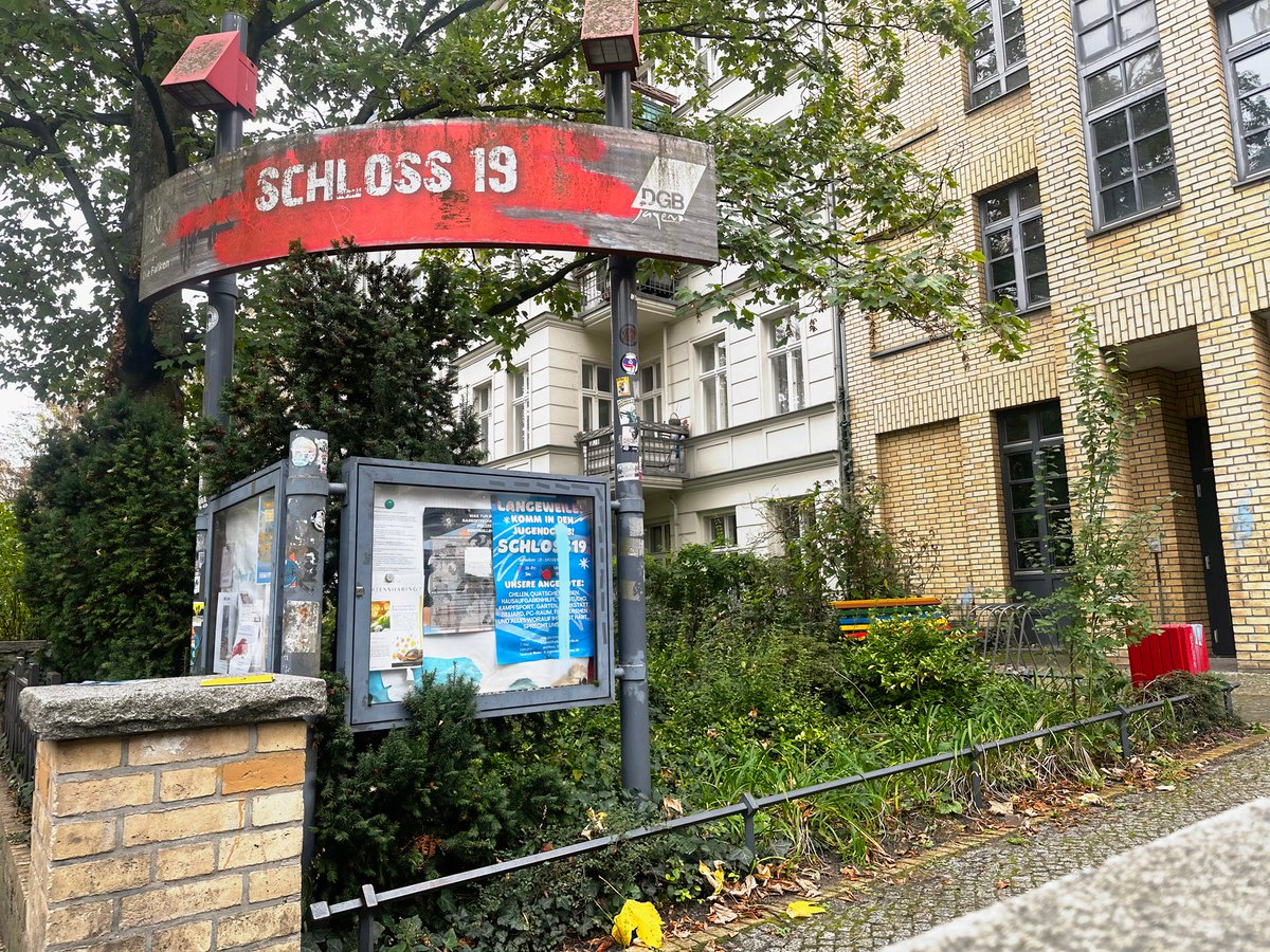 Wir waren heute beim Register ChaWi. Seit 2013 dokumentiert das Register Diskriminierung im Bezirk und benötigt jetzt dringend Unterstützung. Wir und <a href="/NiklasSchenker/">Niklas Schenker</a> haben gespendet – helft auch mit! Werdet Projektpat:in und teilt den Aufruf! 
Mehr Infos: tinyurl.com/registerchawi