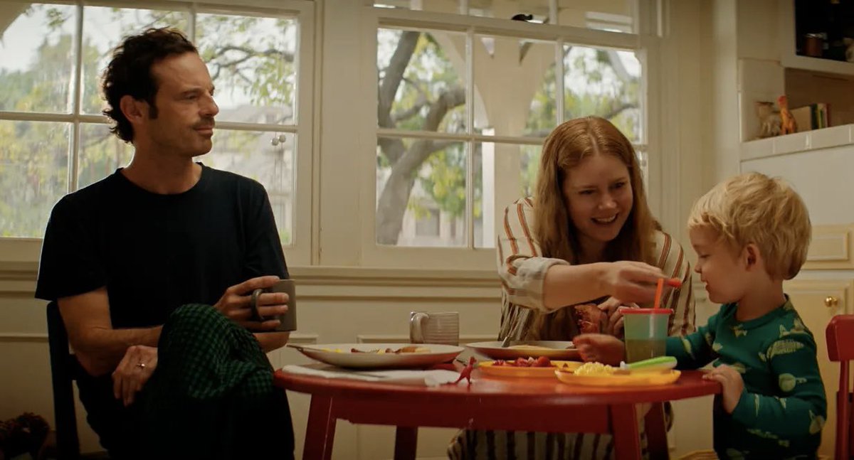 Aunque el mensaje de CANINA (NIGHTBITCH) sobre la maternidad y sus sacrificios es importantísimo y todavía necesario, la repetición de este y su subrayado hace que la peli se estanque. Es una lástima que el componente fantástico que la hace original sea prescindible. #Sitges2024