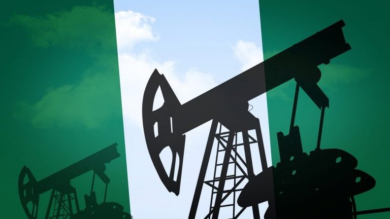 GlobeEyeNews's tweet photo. BREAKING:

Nigeria officially announced it will start selling crude oil in local currency instead of the US dollar. https://t.co/w0nQAD7MZD