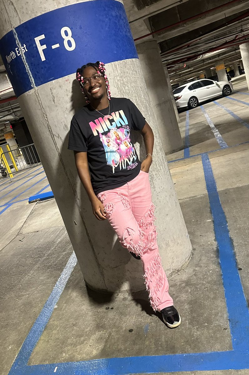 larryyspov's tweet photo. #GagCityMiami @NICKIMINAJ 🦄🩷 https://t.co/vDKR5Np2gO