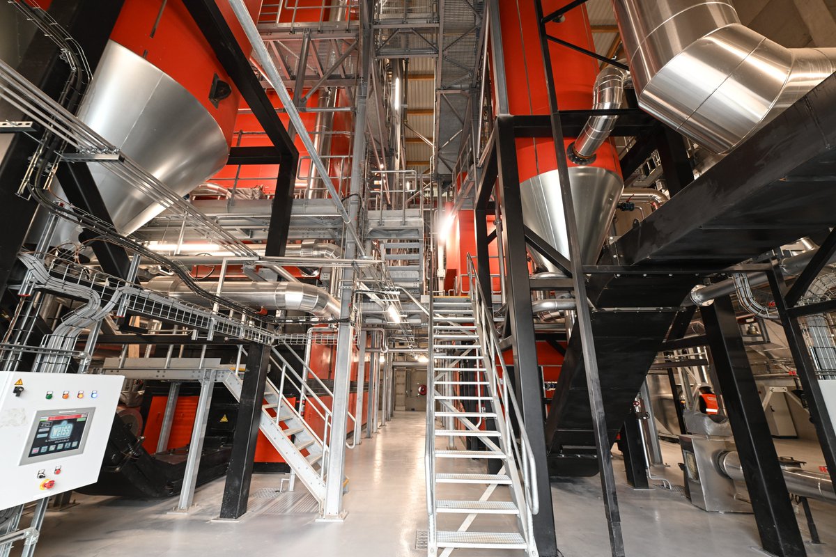 🗓️ <a href="/Airbus/">Airbus</a> a inauguré le 03/10, avec <a href="/ENGIEgroup/">ENGIE</a> et l’<a href="/ademe/">ADEME</a>, sa nouvelle chaufferie #biomasse 🔥
Avec cette installation, 86 % des besoins de chaleur des sites toulousains d’Airbus sont désormais couverts par les #énergies #renouvelables.
L'ADEME a apporté une aide de 9 M €.
