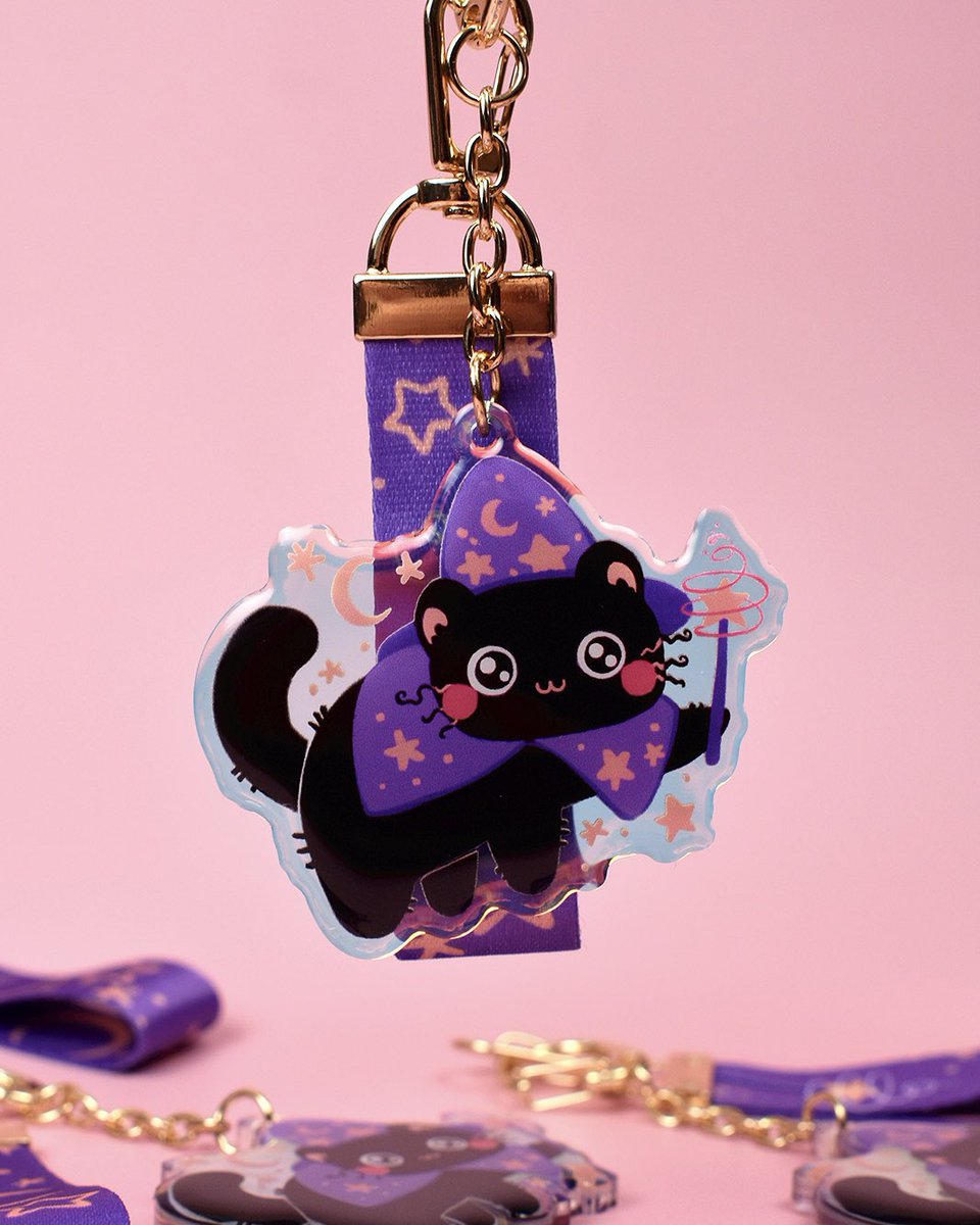 TheMoonborn's tweet image. This frazzled, mischievous cat!

He’s ready to be adopted for halloween season 🪄🎃