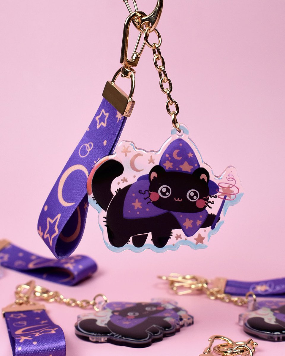 TheMoonborn's tweet image. This frazzled, mischievous cat!

He’s ready to be adopted for halloween season 🪄🎃