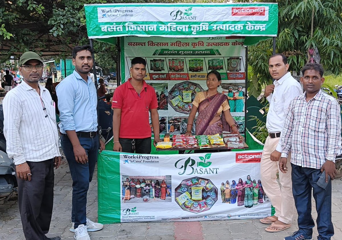KumarKopin's tweet photo. @ActionAidIndia द्वारा संचालित समृद्धि परियोजना द्वारा महिला उद्यमियों को स्थाई आजीविका और आत्मनिर्भरता को बढ़ावा देने हेतु Basant women farmer FPO उत्पाद उद्यमियों के साथ मीटिंग कर समझा गया।
@sndeep @C9Khalid @ManvikaShivhare @najmi_nazish @ https://t.co/mwq1lo4crf