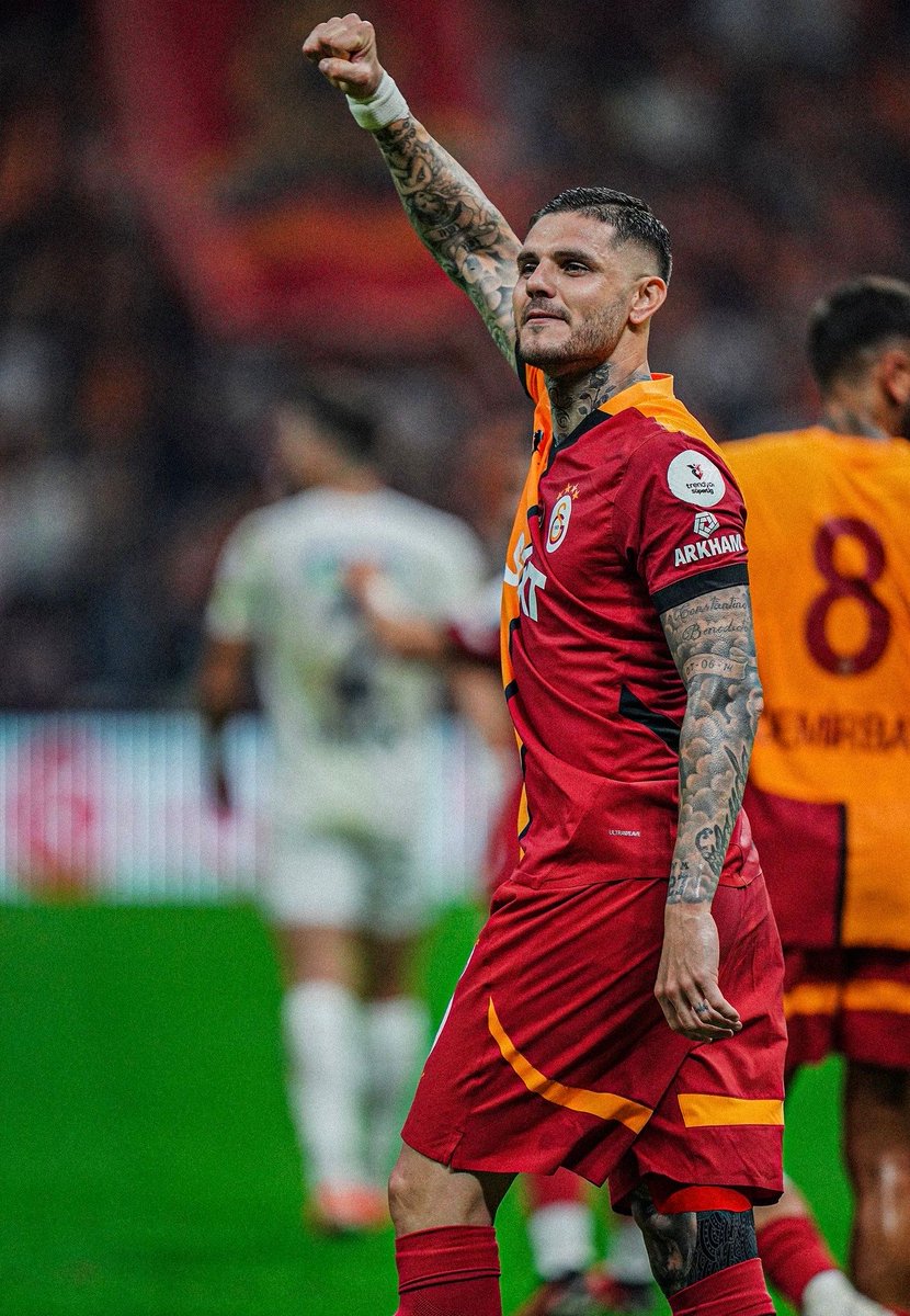 Ali Naci Küçük: "Icardi dün Batshuayi'nin hakkını yedi. Performansı kötü. Okan hoca da değişiklikte geç kaldı. Icardi oyundan alınınca kenara gelirken sinirleniyor. Maç sonundaki tavırları. Maçtan sonra her zaman bir mesaj paylaşır ama bu sefer paylaşmadı. Sadece fotoğraf. Belli