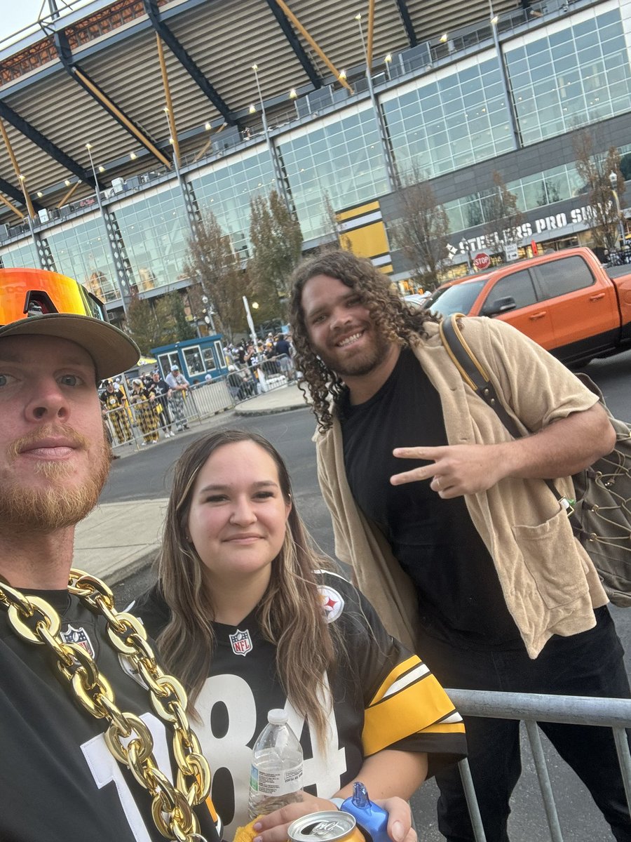 Thank you again! <a href="/jharrison9292/">James Harrison</a> <a href="/DeeboGear/">DeeboGear</a> for the tickets! Amazing time with amazing people! Best seats in the house! #WinDeebosTickets <a href="/JoeyPorterJr/">Joey Porter Jr.</a> <a href="/iloudermilk111/">isaiahh loudermilk</a> &lt;Awesome plays from you both tonight!