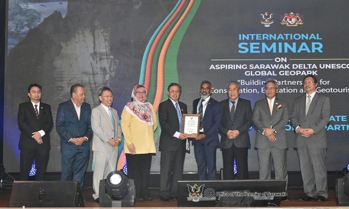 simkuihian's tweet photo. International Seminar On Sarawak Delta Geopark (#SDGp) Aspiring UNESCO Global Geopark by Premier Abg Jo
It is the 6th Geopark in Malaysia, declared in 2022 with 3,112 square kilometre land & water territory under the jurisdiction of Kuching, Bau, Padawan, and Siburan! https://t.co/lxEQUeQERA