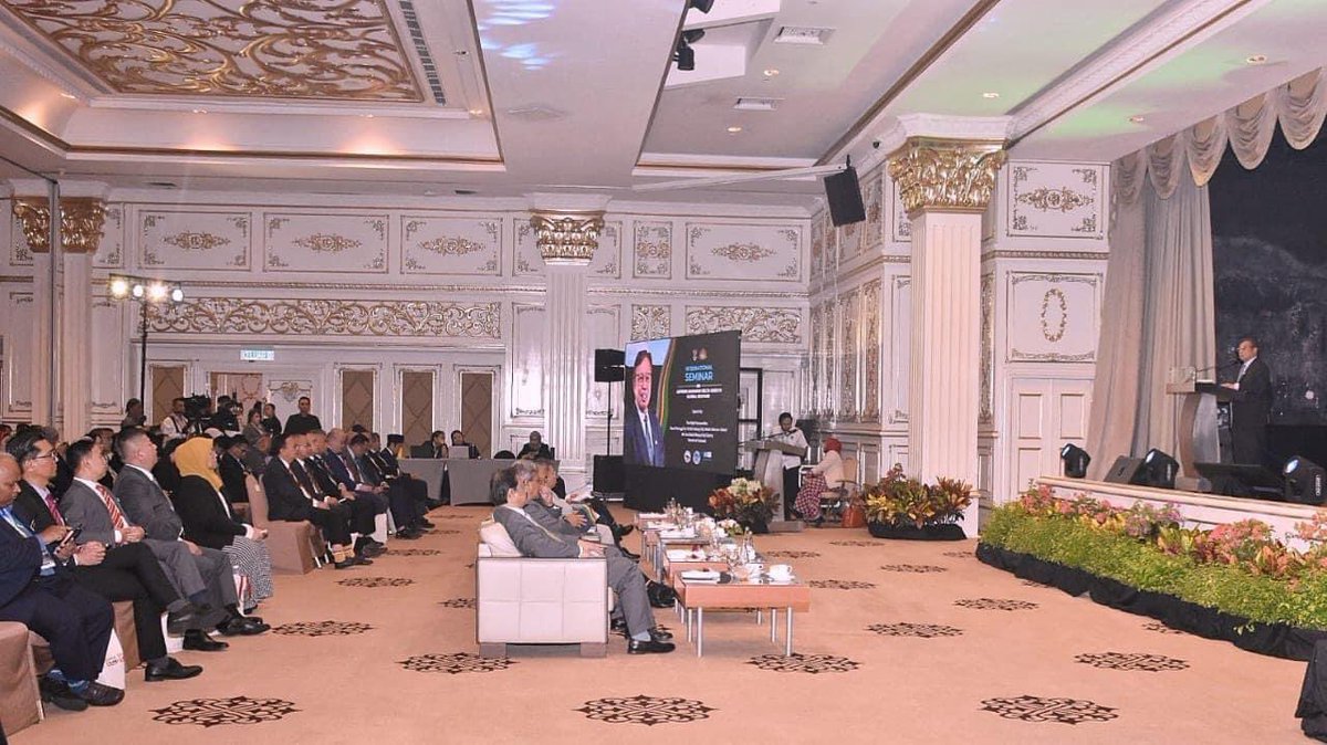 simkuihian's tweet photo. International Seminar On Sarawak Delta Geopark (#SDGp) Aspiring UNESCO Global Geopark by Premier Abg Jo
It is the 6th Geopark in Malaysia, declared in 2022 with 3,112 square kilometre land & water territory under the jurisdiction of Kuching, Bau, Padawan, and Siburan! https://t.co/lxEQUeQERA