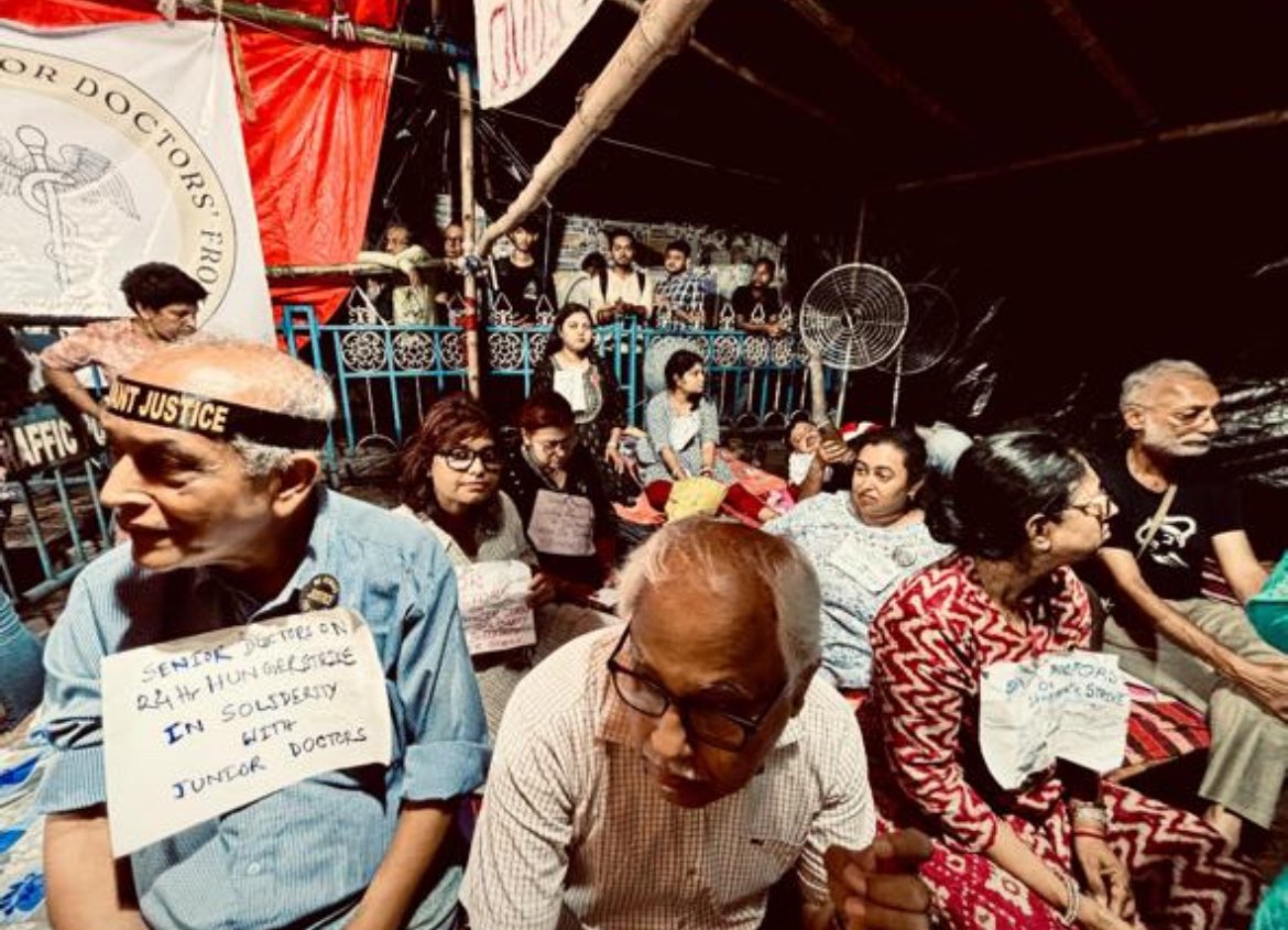 Indian__doctor's tweet photo. Several Senior most Doctors are also going to Start #Hunger strike along with junior Doctors ..

Together We Can create Differences 🔥

👭👬👫👭👫👫
@AITCofficial @BJP4India @INCIndia @RahulGandhi @narendramodi
#justiceforRGKar #RGKarProtest #MedTwitter https://t.co/SxZELywBXy