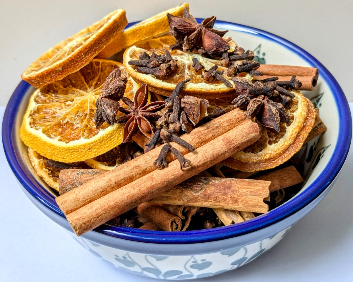 Chunky Christmas potpourri, Cinnamon cones and more, made in Sussex. Natural Christmas botanicals for festive DIY projects.
daisyshop.co.uk/dried-flowers/…