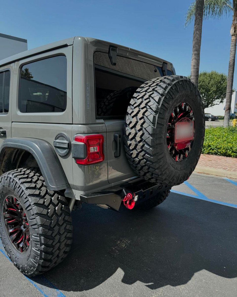 This Jeep Wrangler JL came to LINE-X for a complete transformation. From suspension to wheels and tires to bumpers and side steps, no part of this Jeep was left untouched. 

📸: empirelinex on IG

#LINEX #Upgrade #Transformation