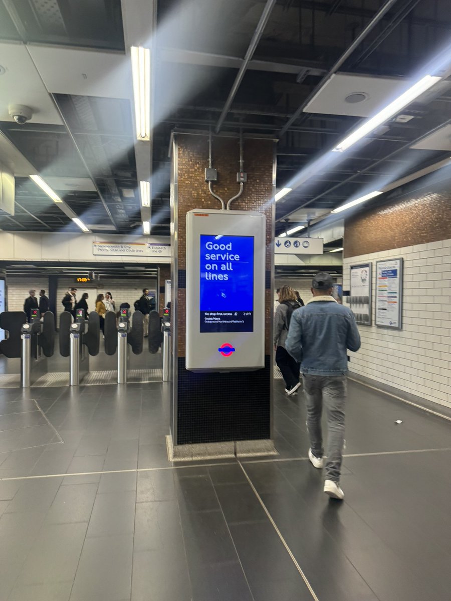 KimMarsh_'s tweet photo. @TfL there’s a first…. https://t.co/HaTdEn0fag