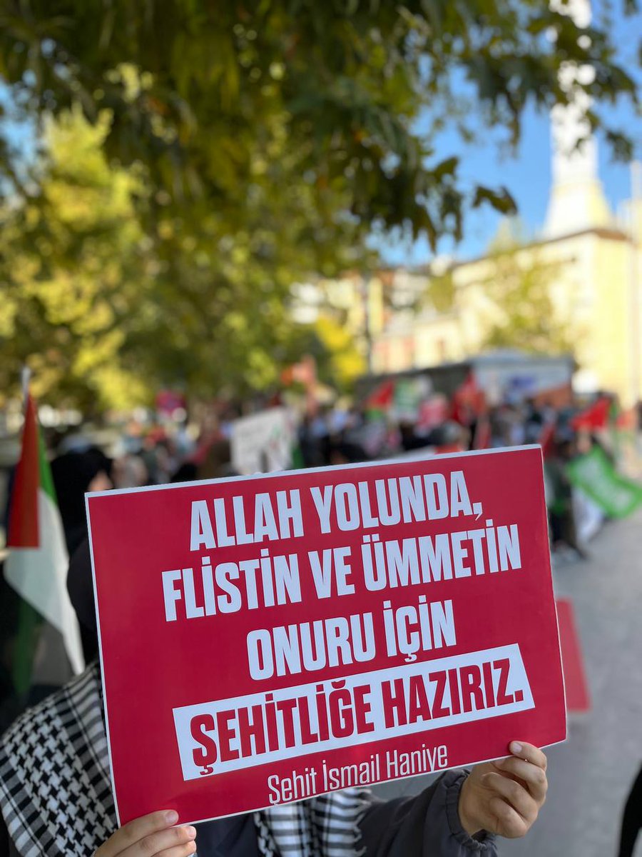furkanhmalatya's tweet photo. Furkan Hareketi Malatya mensupları, yoğun bir katılım ile Aksa Tufanı'nın birinci yılında direnişe destek olmak amaçlı basın açıklaması gerçekleştirdiler.

Aksa Tufanı’nın sene-i devriyesinde direnişin yanında olduğumuzu bir kez daha tekrar ediyor ve direnişi tarihin sayfalarına bir nakış gibi işlemeye devam edeceğimizi bildiriyoruz!

Gazze365GündürDireniyor
#1YearOfGenocide