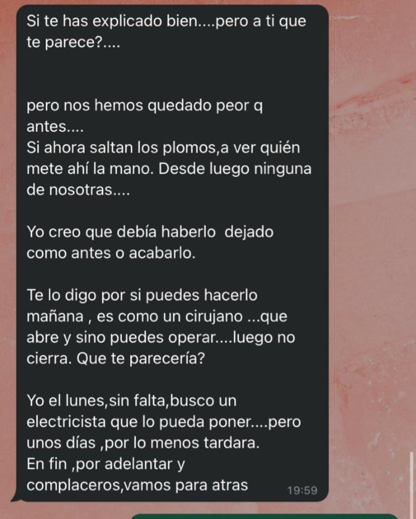 araantzazux's tweet photo. Abierto para la próxima revision que una empresa electrica y legal debian hacer al piso para que continuase siendo habitable. La casera, no contenta con no pagar a mi conocido, decide acosarme y hablarme a mi, sin tener yo nada que ver. https://t.co/BParhH7pWt