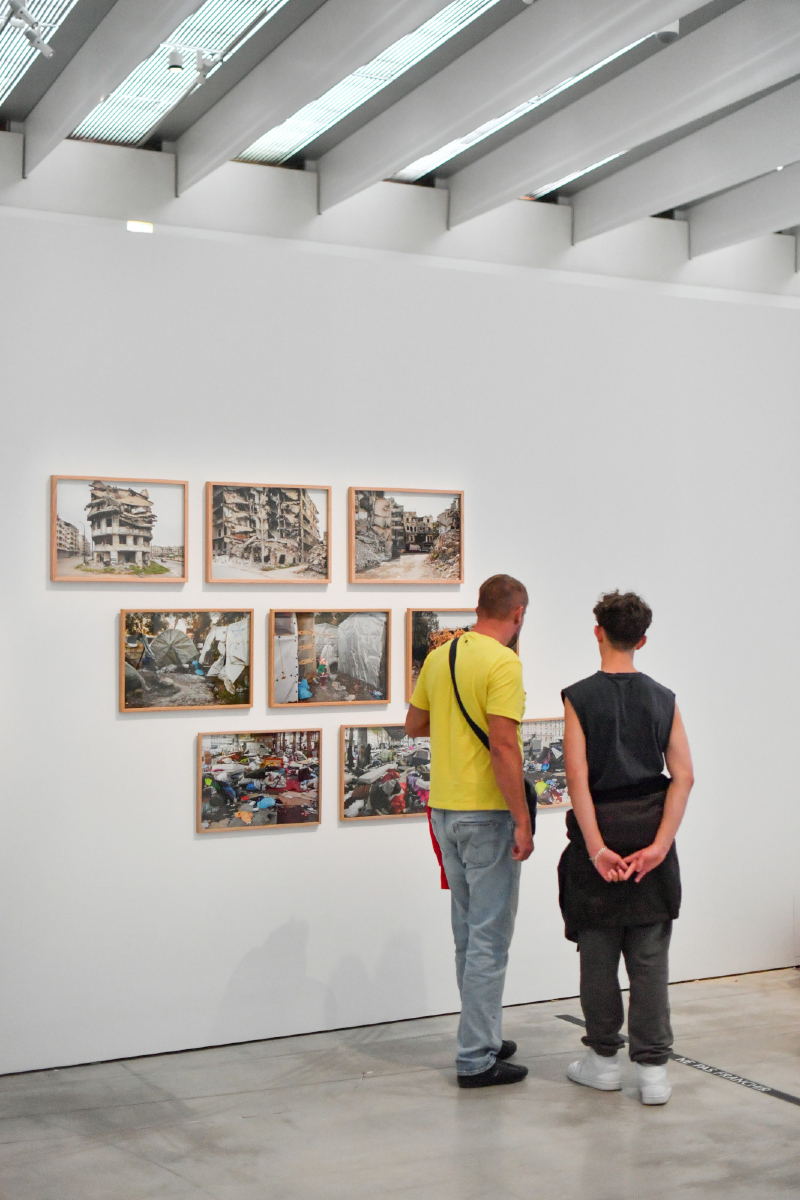 pasdecalais62's tweet photo. 🎨 La nouvelle #expo du @louvre_lens "#Exils – Regards d’artistes", replace la question des artistes et de l’exil, des grands mythes et récits fondateurs à la création contemporaine, dans un parcours de plus de 200 œuvres (Ovide, Vigée Le Brun, Hugo, Chagall, Pei-Ming…) https://t.co/BofxY9wuIY