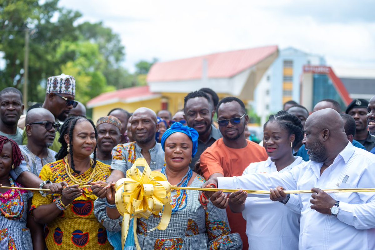 gea_ghana's tweet photo. The GEA, in partnership with the Mastercard Foundation's BizBox Project, renovated and relaunched the Koforidua Bead Market under its Access to Market component.
#GEA #BeadsMarket #BizBox #BizBoxProject #BusinessInABox #MastercardFoundation #Koforidua https://t.co/XTI5GcQolY