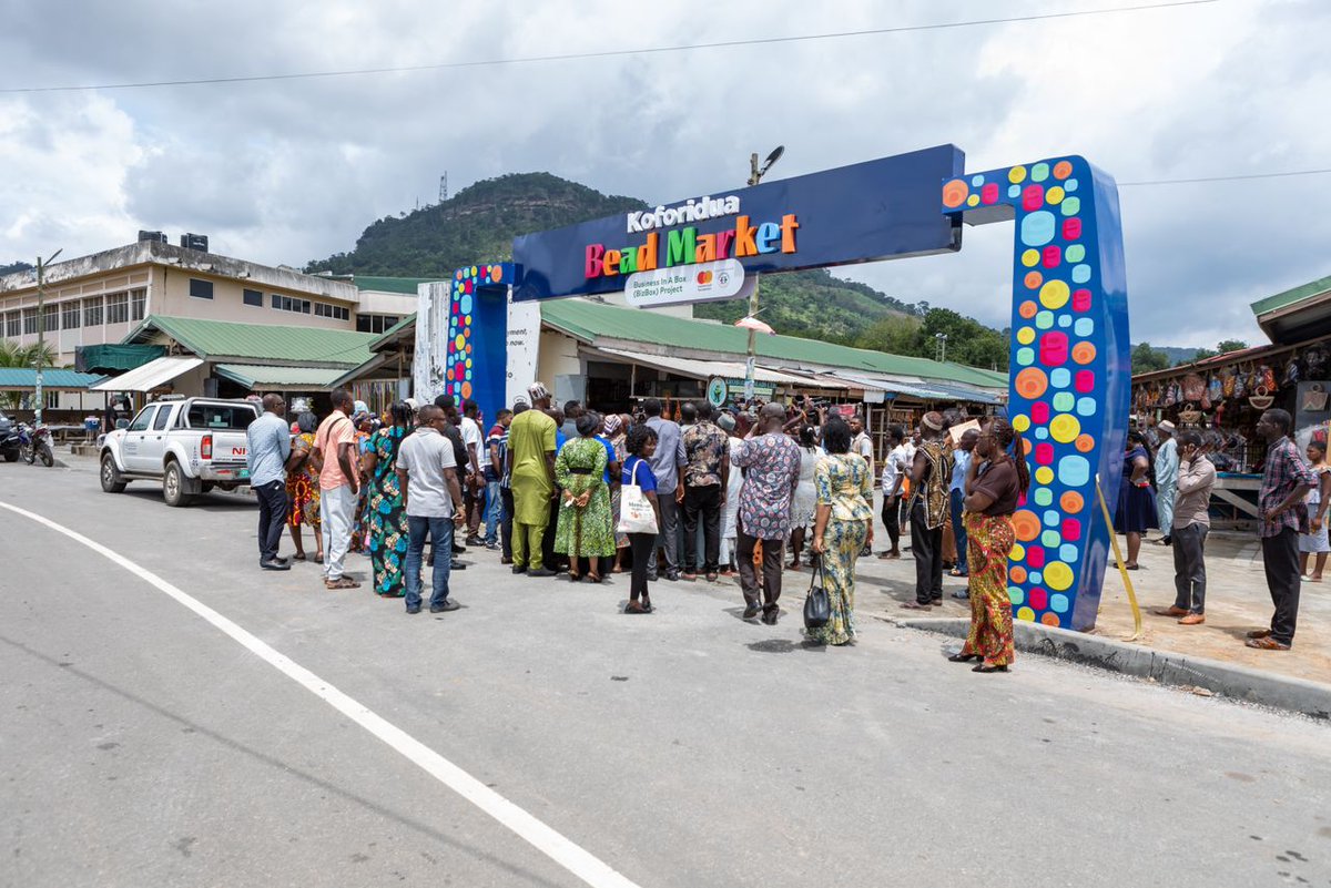 gea_ghana's tweet photo. The GEA, in partnership with the Mastercard Foundation's BizBox Project, renovated and relaunched the Koforidua Bead Market under its Access to Market component.
#GEA #BeadsMarket #BizBox #BizBoxProject #BusinessInABox #MastercardFoundation #Koforidua https://t.co/XTI5GcQolY