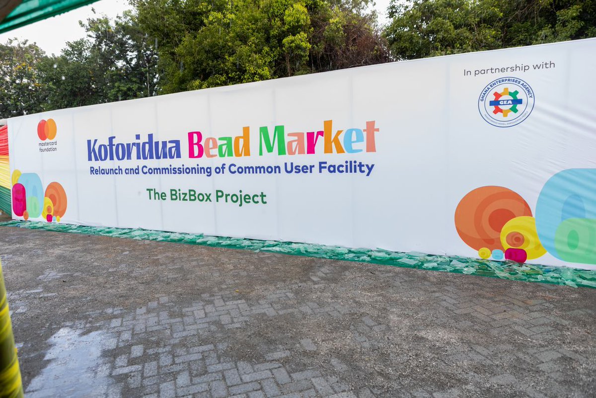 gea_ghana's tweet photo. The GEA, in partnership with the Mastercard Foundation's BizBox Project, renovated and relaunched the Koforidua Bead Market under its Access to Market component.
#GEA #BeadsMarket #BizBox #BizBoxProject #BusinessInABox #MastercardFoundation #Koforidua https://t.co/XTI5GcQolY
