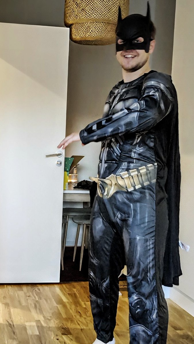 TheKnappen's tweet photo. I'm Batman https://t.co/XqVOUlXFfr