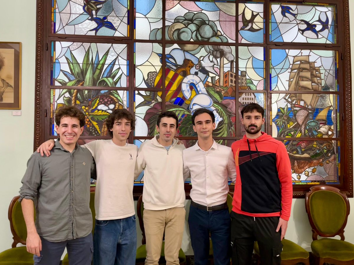 🌹La JSC suma un nou regidor!

<a href="/SalvaLopez__/">Salva López Morales</a> s'incorpora al govern de Vilanova i la Geltrú!

L'ha acompanyat a la presa de possessió el Secretari d'implantació territorial <a href="/paurodriguez002/">Pau Rodríguez Madrid</a>.

Sort i encerts, company! #DeixemPetjada