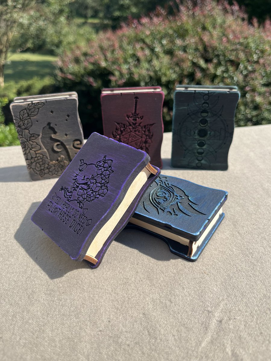 stephenswworks's tweet image. I just reopened my Etsy after a quick break to recharge!  I promised a new product and here is the mini dice crate. It’s super cool, fits in your pocket, comes with a free mini dice set and lots of engraving options. Please share. #dice #dicebox