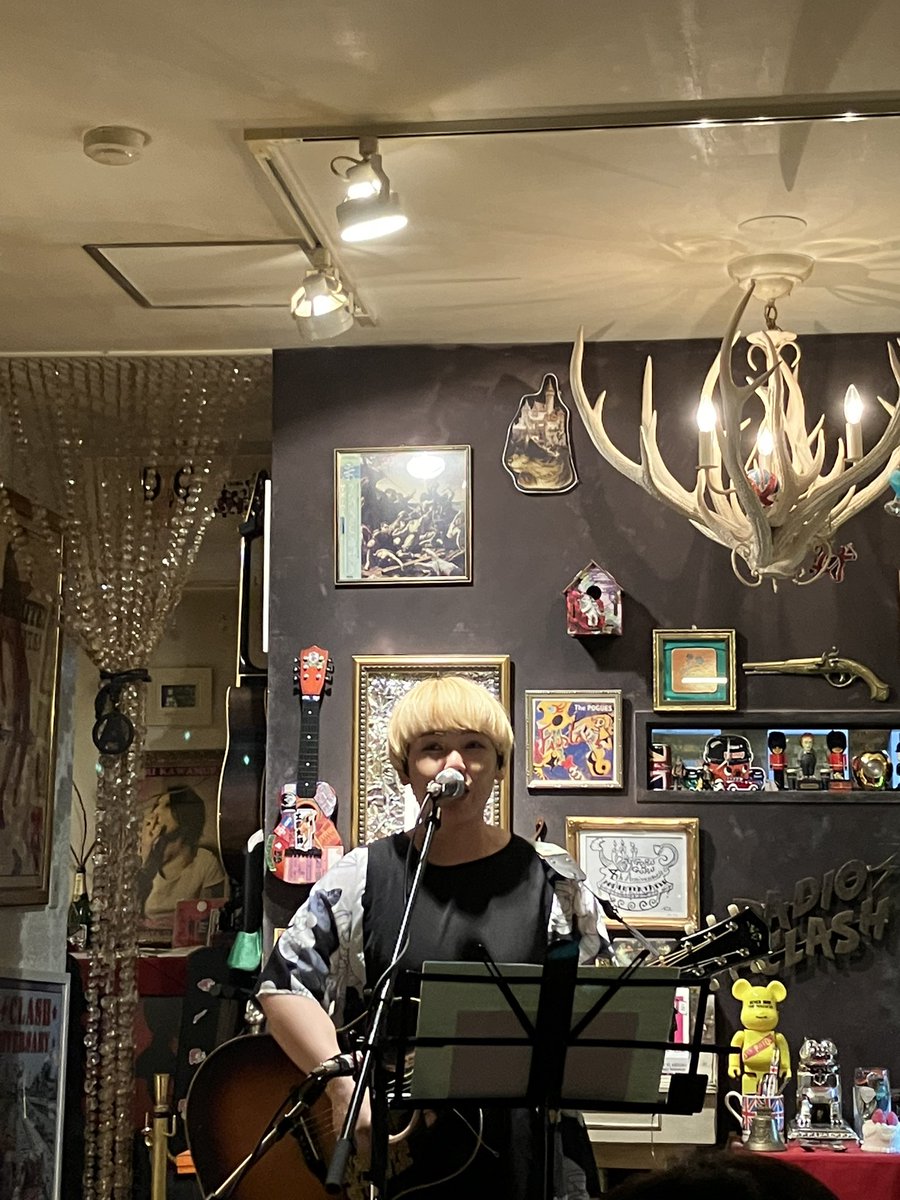 junkyjack55's tweet photo. 本日グルグル無事に終了しました。
共演の石田たかおさん、上原麦さん、グルグルだいさん、ありがとうございました。またグルグルで会いましょう!!
アコギもたまにはいいかな、もうひとつアコギとエレキと使い分けがわからんけど…
次回10/18東海市ダイナマイトで会いましょうね!! https://t.co/dYdsBIol9a