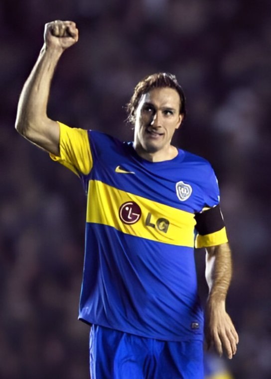 HistoriaBocaa's tweet photo. 🔵 Rolando Carlos Schiavi 🟡

Apodo: "El Flaco"

Partidos: 253 🏟 (2001 - 2005) (2011 - 2012)

Goles: 27 ⚽️

🥇 9 Títulos 🥇

Ap. 2003, 2005, 2011 🏆🏆🏆
Copa Arg. 2012 🏆
Sudamericana 2004, 2005 🏆🏆
Recopa Sudamericana 2005 🏆Libertadores 2003 🏆
Intercontinental 2003 🏆 https://t.co/IPBHEzBNQq