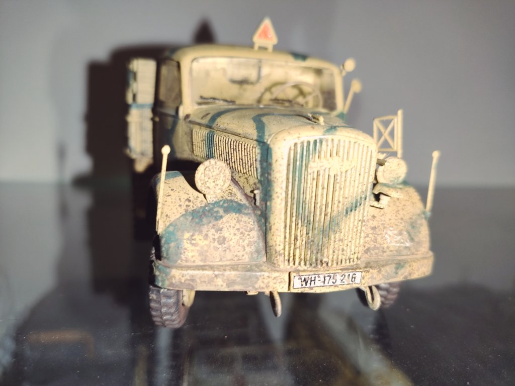 qed_ooe's tweet photo. Ein alter bausatz von @RevellGermany . Ich war überrascht von einigen der Details und der Passgenauigkeit. Das #Opel Maultier. #hobby #scalemodel #modellbau #lkw #oldtimer https://t.co/OCkk3Nwr2a