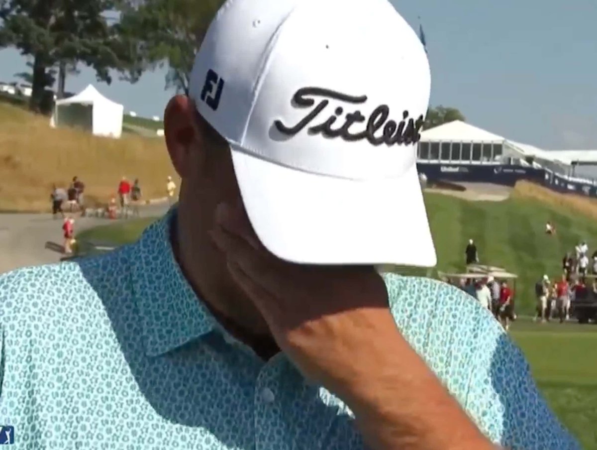 barstoolsports's tweet photo. This Moment Of Golfer Braden Thornberry Finding Out He Is Heading To The PGA TOUR Will Give You Goosebumps https://t.co/RW2kKG0HyB https://t.co/GlMZYGKcSo