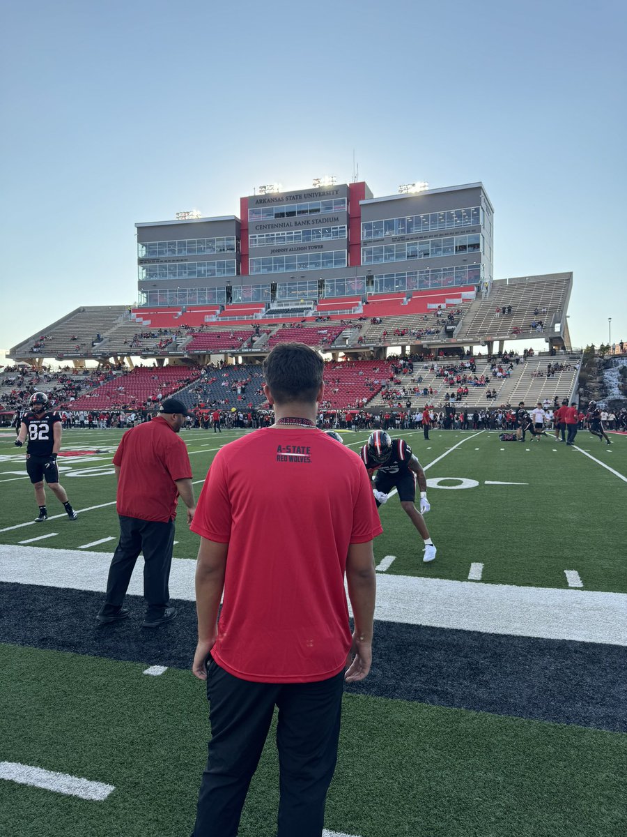 Really enjoyed being back in Jonesboro🐺!
Thank you again <a href="/CoachNickGrimes/">Nick Grimes</a> for the invite!
#WolvesUp 
<a href="/MrNoOffseason/">Coach R. Williams</a> <a href="/CollegiateMb/">Myrtle Beach Collegiate Post-Grad Academy</a> <a href="/CoachHurney/">Coach Jim Hurney</a> <a href="/Coach__Stone/">Russell Stone</a> <a href="/MBCschwenke/">Coach Schwenke 🏖</a> <a href="/CoachButchJones/">Butch Jones</a> <a href="/Kevin_C_Cohn/">Kevin Cohn</a> <a href="/CoachAKwon/">Andy Kwon</a> <a href="/CoachL__/">Coach L</a>