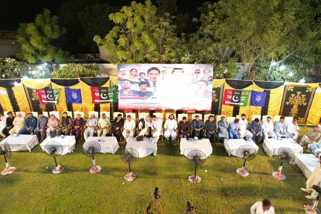 FaterJunejoo's tweet photo. Today, Glimpses of meeting at Shoro House, Hyderabad regarding PPP Karsaz Martyrs Jalsa on the #18thOct in Hyderabad.
#PPPHyderabad
@BBhuttoZardari @JamKhanShoro https://t.co/ojdse82Mwy