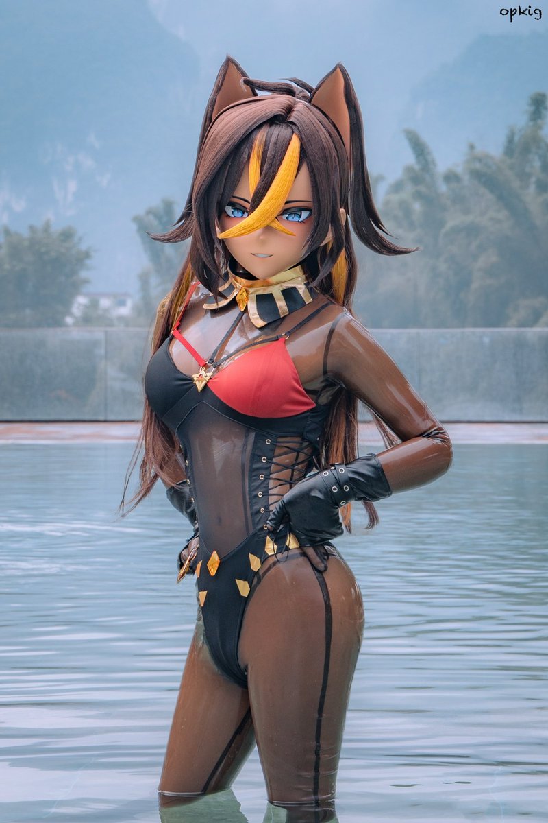 opkig's tweet photo. 穿胶不热的秘密：泡水里。

#kigurumi 
#Dehya
#GenshinImpact https://t.co/2Ume21hTEl