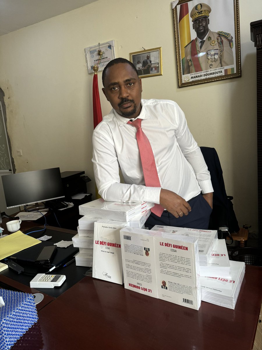 Gando444's tweet image. Les bouquins « le défi guineen »sont disponibles