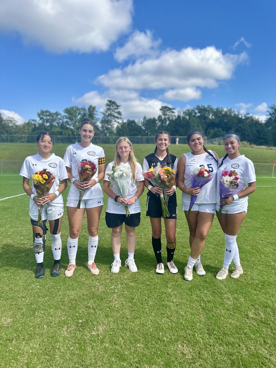 WSoccerLC's tweet photo. Sophomore Day! 🫶💐⚽️

📸: @EsportsAtLC https://t.co/GOc8mGqAmZ