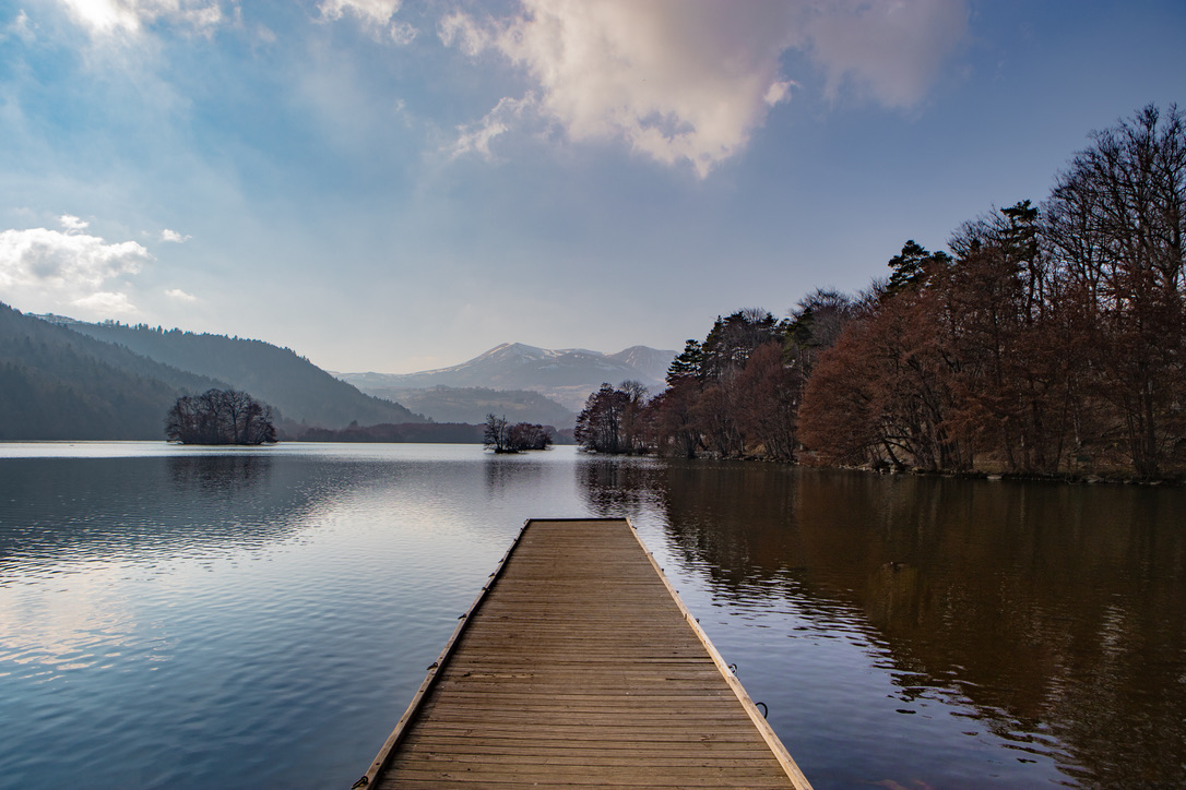 Daydreaming with this lake view. What's your favorite daydreaming scene? Drop your photos below! Let's spread our portal to imagination! 🌌 #landscape #imagination Retweet to share your dream world!