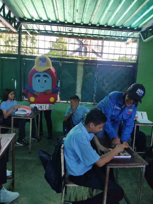 InttContigo's tweet photo. Educación | Funcionarios del INTT Maracay realizaron visita en la U.E.N.B.  Atanasio Girardot  en aras de fomentar la importancia de la educación vial en los niños y niñas de educación básica y secundaria. https://t.co/RIvYjJwFhb