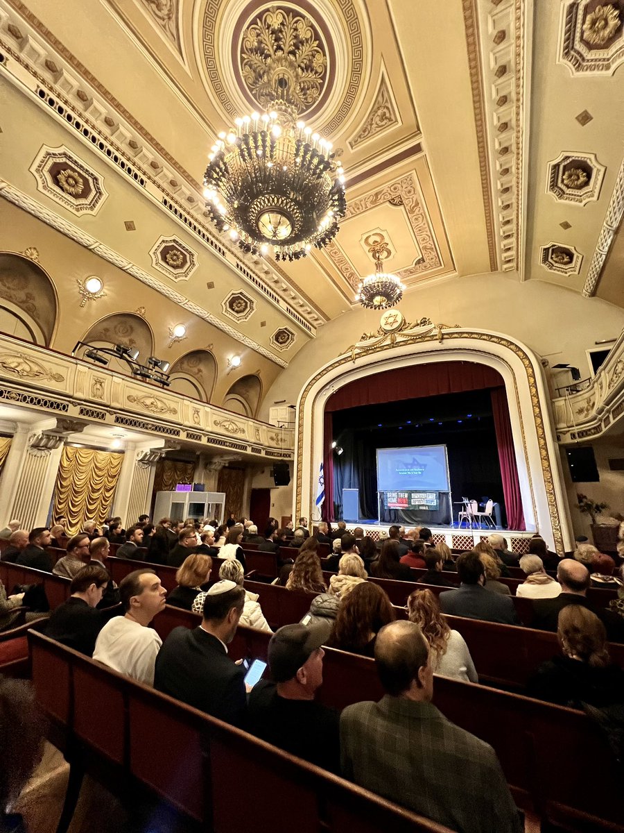 7.⁠ ⁠oktobris Izraēlas vēsturē ierakstījies uz mūžu. Tieši pirms gada, notika nežēlīgs Hamās teroristu uzbrukums. Šodien pieminam šo dienu, esot domās un lūgšanās ar Izraēlas tautu, kas vēl aizvien turpina cīnīties par mieri savā reģionā <a href="/SandraSimovich/">Sandra Simovich🎗</a>