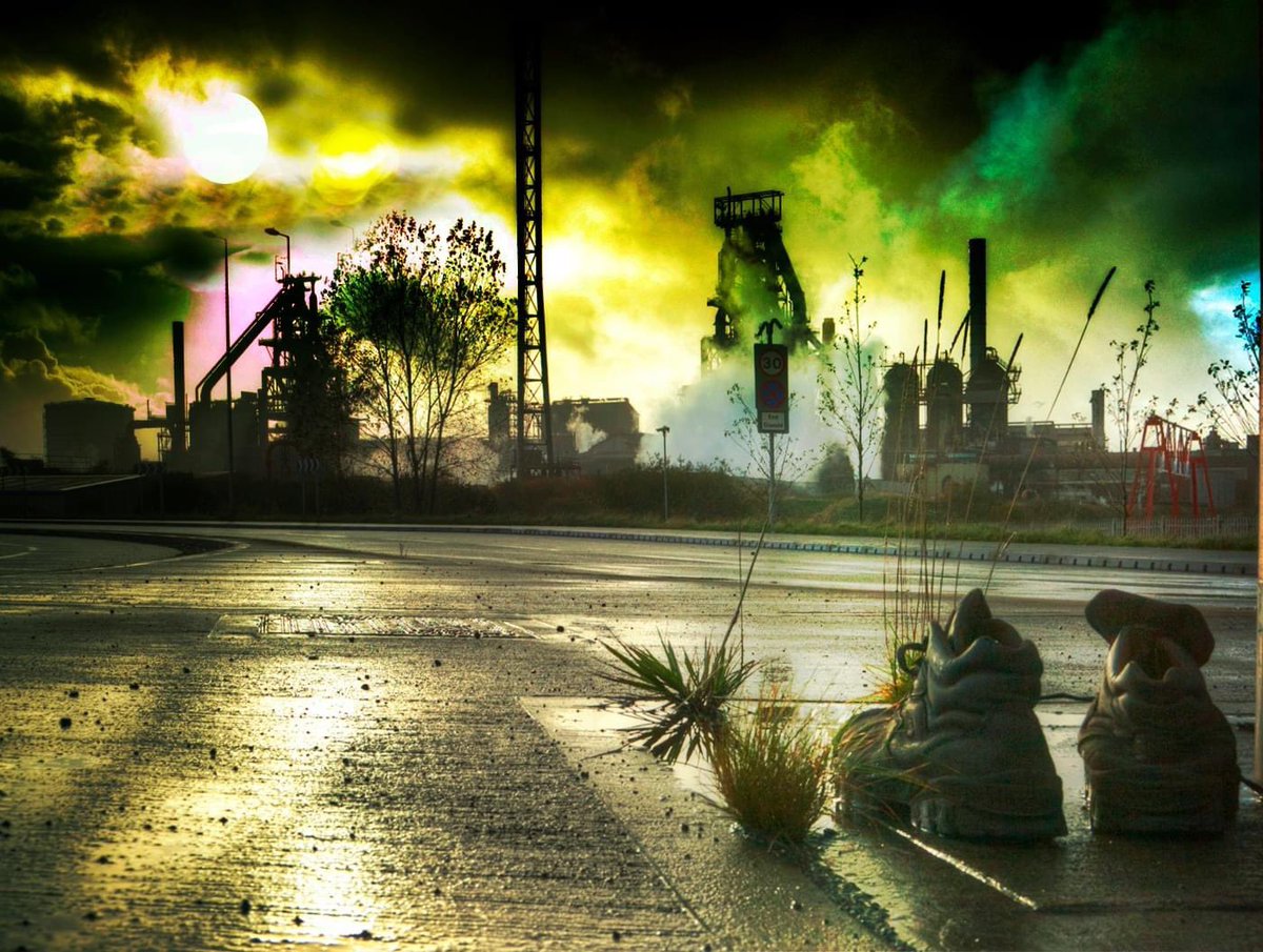 Rowlands2019's tweet photo. This picture speaks volumes #steelworks #southwales #ghosttown https://t.co/QC6nYsjuax