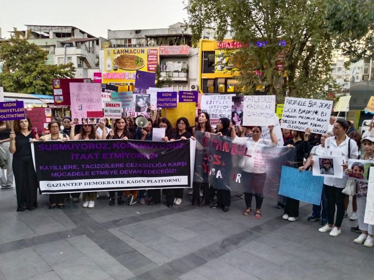 Dersim ve Dilok'ta kadın katliamlarına ve erkek devlet şiddetine karşı kadınlar sokakta.
Jin Jiyan Azadi