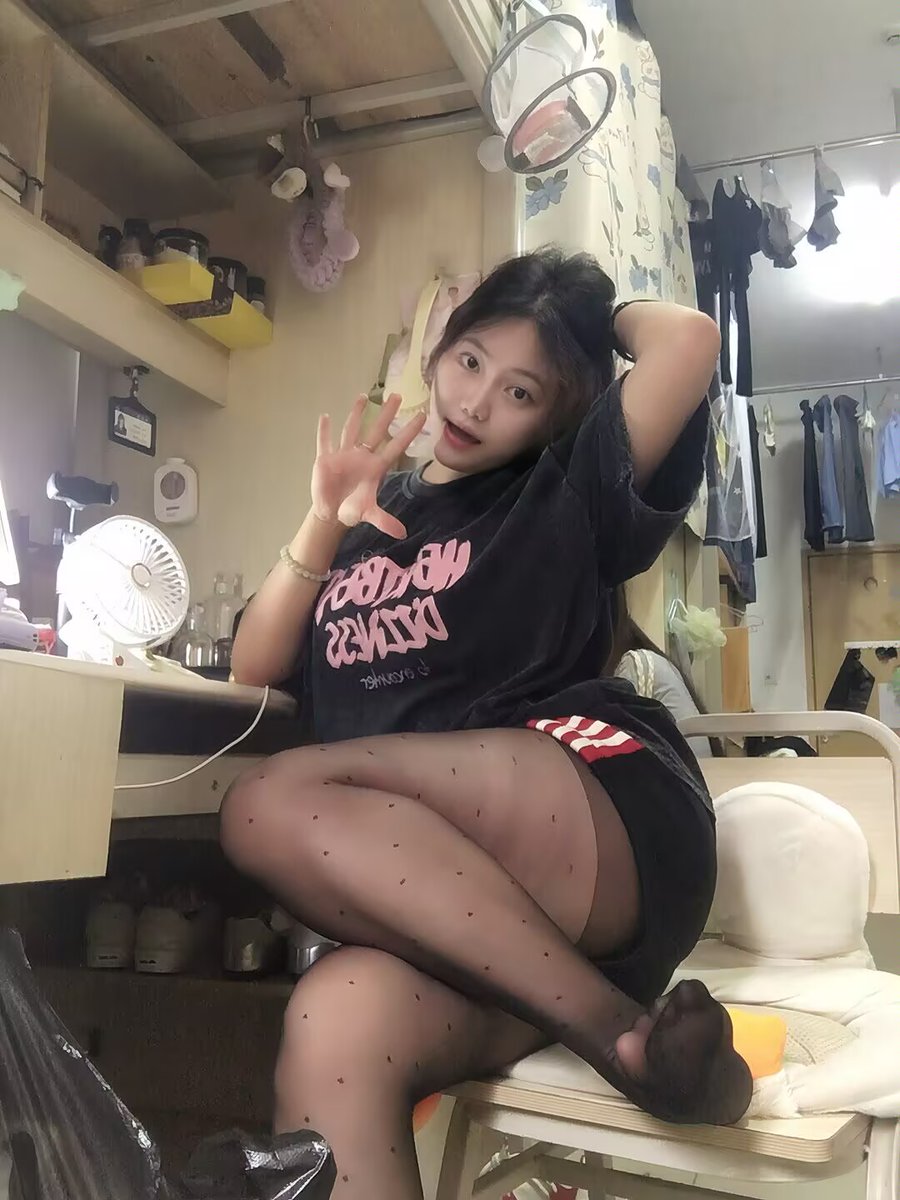 lo888666's tweet photo. 素人丝袜照片，更多照片进圈获取#丝袜 #足控 #lo袜 https://t.co/MjTNYORVph