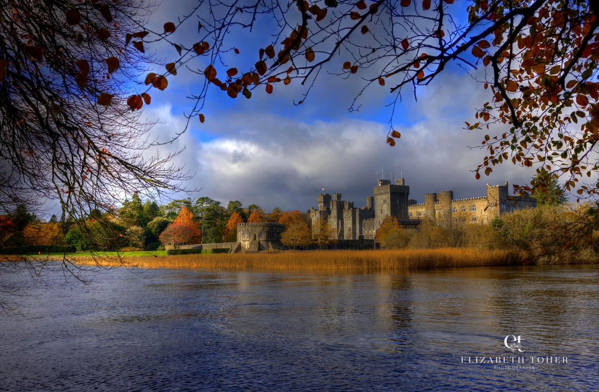 Autumnal shot showing the continued magnificence of ⁦<a href="/ashfordcastle/">Ashford Castle</a>⁩ ⁦<a href="/TourismIreland/">Tourism Ireland</a>⁩ - the Cead Mile Failte, hundred thousand welcomes remains the same, no matter what time of year you visit 🙏💚