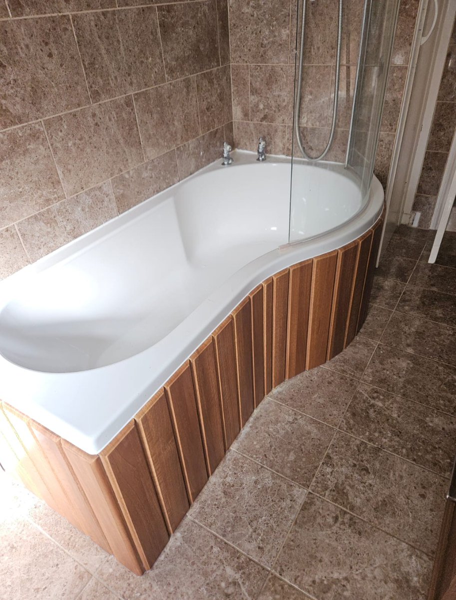 SolitaireLtd's tweet image. Curved baths can be a nightmare to get replacement bath panels for.
However, we managed to get a replacement for it and gave the bathroom a fresh new look!
Repair - Install - We do it all!