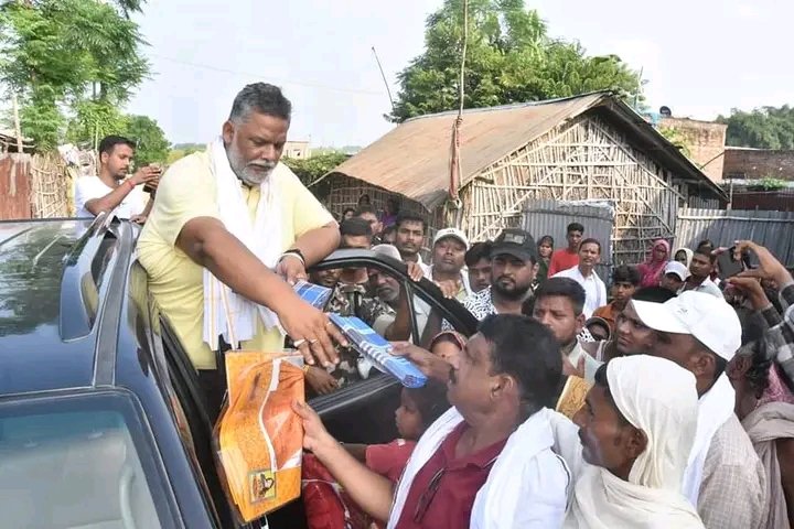 YuvaBihar_'s tweet photo. आज बाढ़ पीड़ितों के बीच पूर्णिया सांसद पप्पू यादव।

#PappuYadav #BiharFlood #Bihar 
#HaryanaElectionResult #StandWithZubair #AavatiKalay #भूखे_भजन_नहीं_होत_गोपाला #MasterstrokeWithBoB #ArrestZubair #SinghamAgain #KARINA https://t.co/9HYryvqzAX