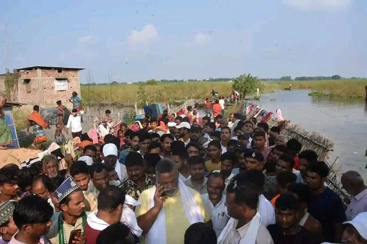YuvaBihar_'s tweet photo. आज बाढ़ पीड़ितों के बीच पूर्णिया सांसद पप्पू यादव।

#PappuYadav #BiharFlood #Bihar 
#HaryanaElectionResult #StandWithZubair #AavatiKalay #भूखे_भजन_नहीं_होत_गोपाला #MasterstrokeWithBoB #ArrestZubair #SinghamAgain #KARINA https://t.co/9HYryvqzAX