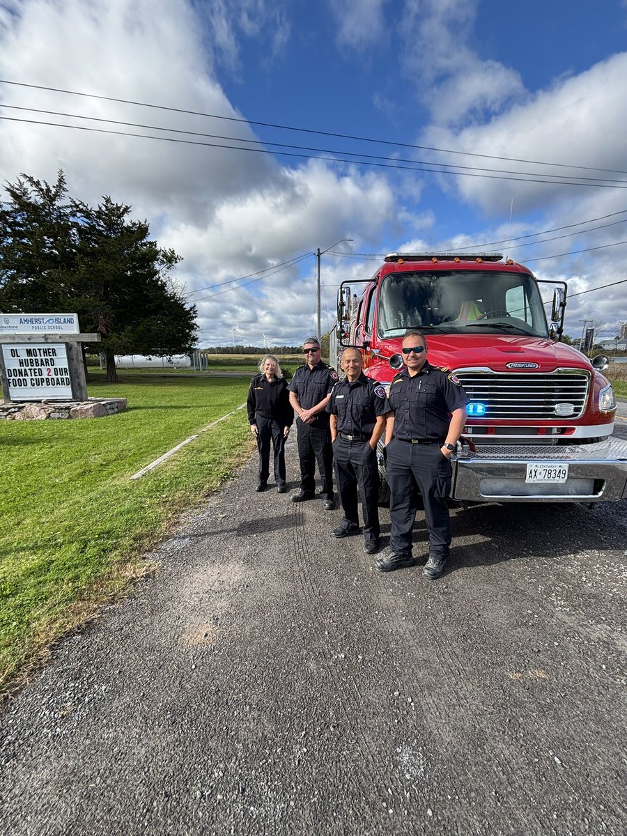 Amherst Island Public School 

Loyalist Township Emergency Services on site to witness their fire drill this morning during Fire Prevention Week.
#supportingourcommunity
#FirePreventionWeek