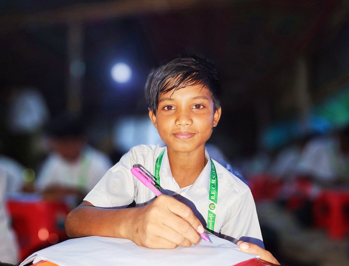 Anuwar_Sadek47's tweet photo. A #Rohingya student is in his exam hall
#education #rohingyastudents #refugeecamp #privateschool #equalrights #students #hope #higherstudy #Bangladesh https://t.co/N8vGIRrPsY