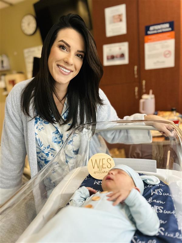 ABCNews4's tweet photo. Everybody please help us congratulate our very own Mel Orlins on the birth of her son Wes! He is 7 pounds and 6 ounces and was born Wednesday, Oct. 2 at 10:43 p.m. 

He was brought safely into this world thanks to Dr. Maggie Ray and the incredible team at East Cooper! https://t.co/V4hKMhdy64