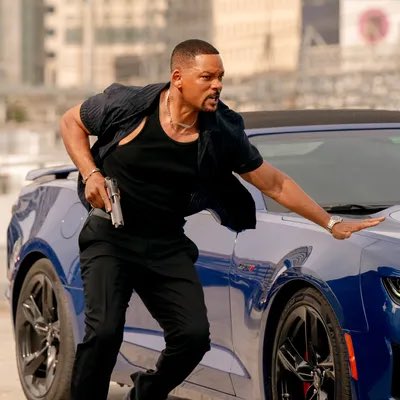 HollywoodHandle's tweet photo. Michael Bay is in final talks to direct ‘FAST AND LOOSE,’ an action film starring Will Smith.

It follows a man who wakes up with no memories. As he pieces together his past, he learns he’s been living two lives: one as a crime kingpin and the other as an undercover CIA agent. https://t.co/wxQCGwfL0s